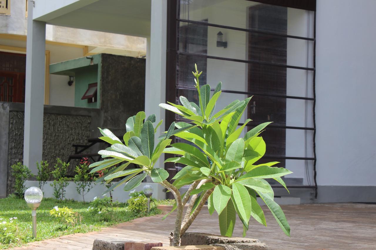 Sea Breeze Deluxe Inn Negombo Exterior foto