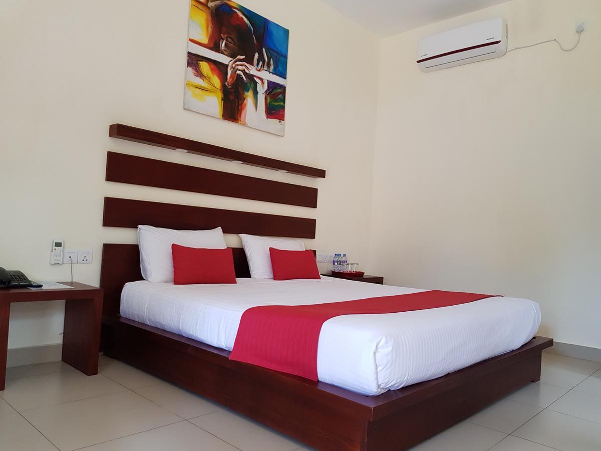 Sea Breeze Deluxe Inn Negombo Exterior foto